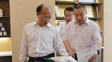 內(nèi)蒙古自治區(qū)政協(xié)黨組書記、主席李秀領(lǐng)考察、調(diào)研我公司